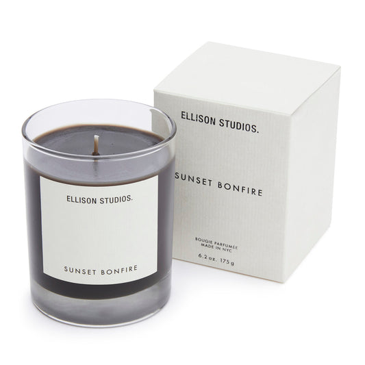 Bougie de feu de joie au coucher du soleil