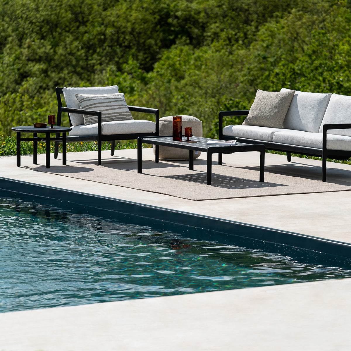 Chaise longue d'extérieur en tissu Jack (noir teck, blanc cassé)