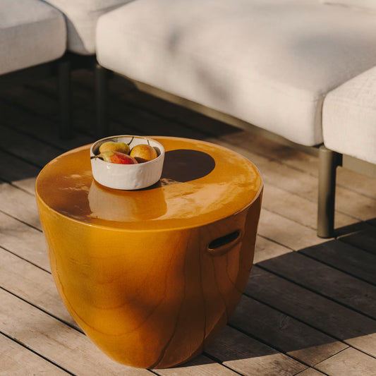 Table d'appoint d'extérieur Mesquida (moutarde émaillée, 45 cm)