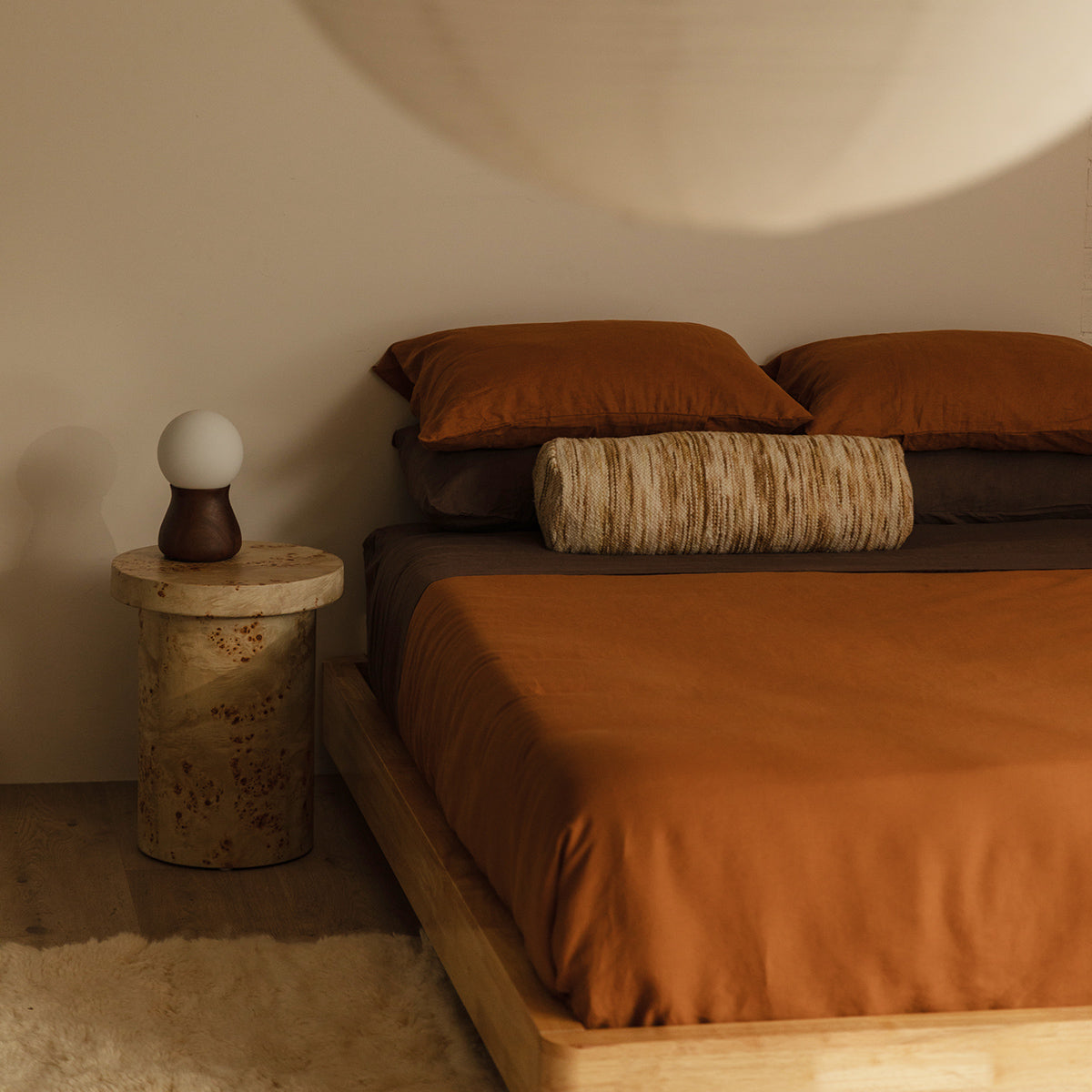 Table d'appoint ronde en bois de ronce Valentina