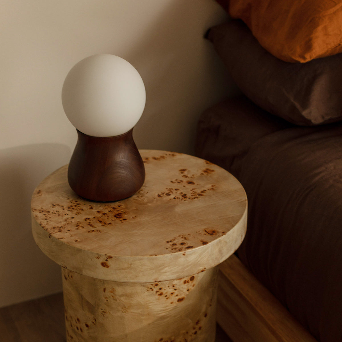 Table d'appoint ronde en bois de ronce Valentina