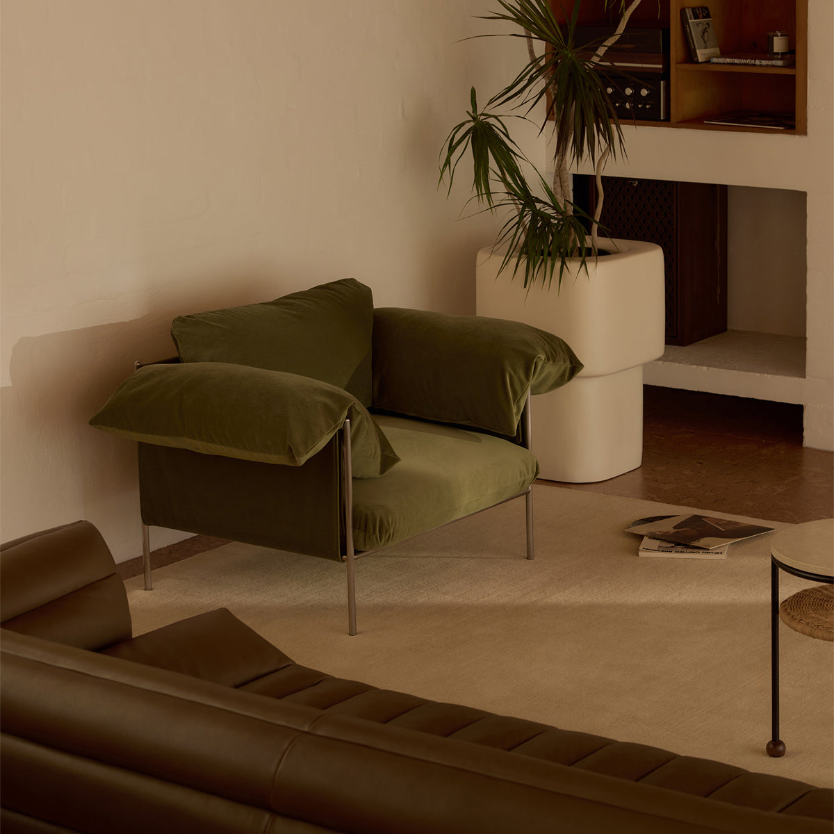 Fauteuil Alva avec cadre en acier brossé