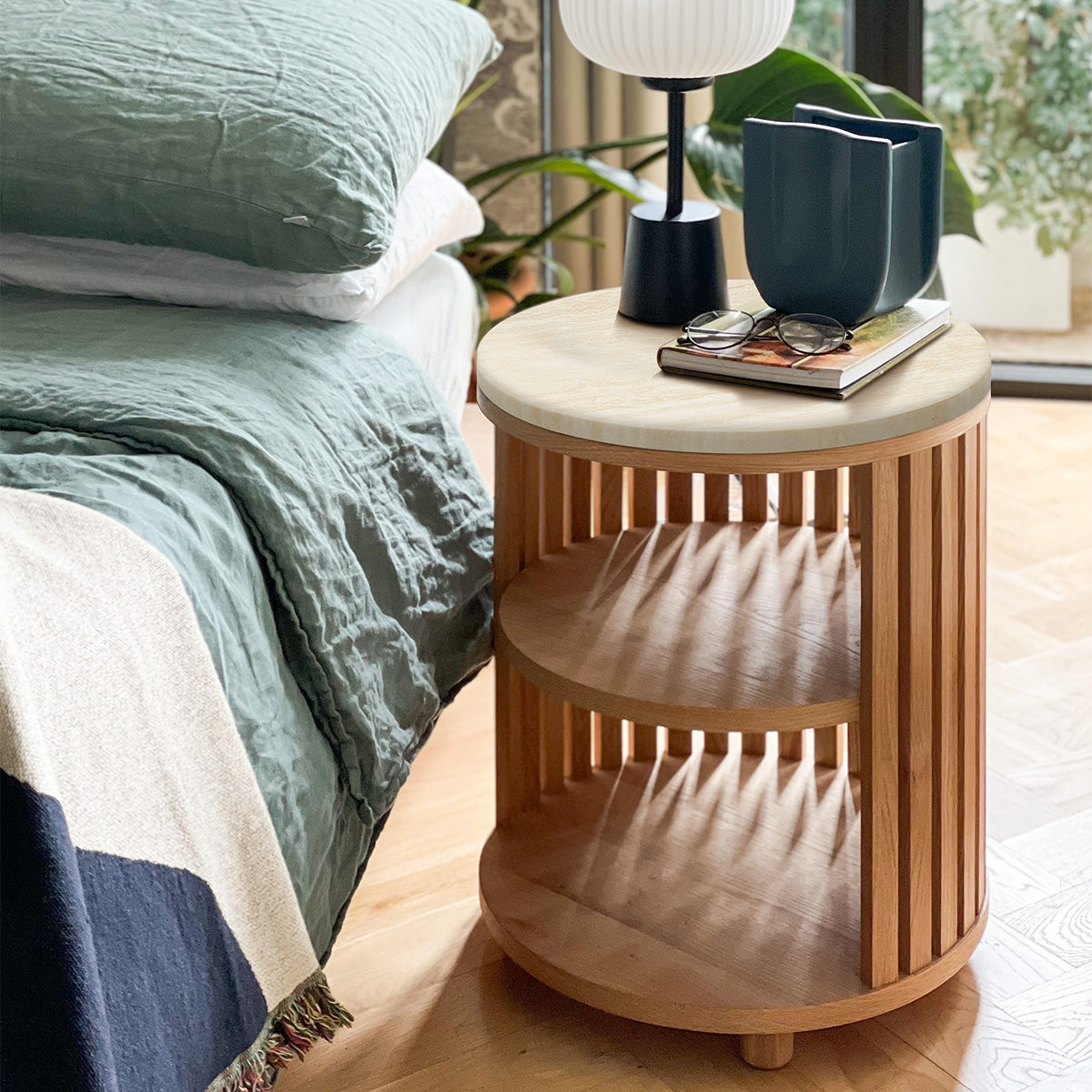 Table de chevet en travertin d'Atlanta