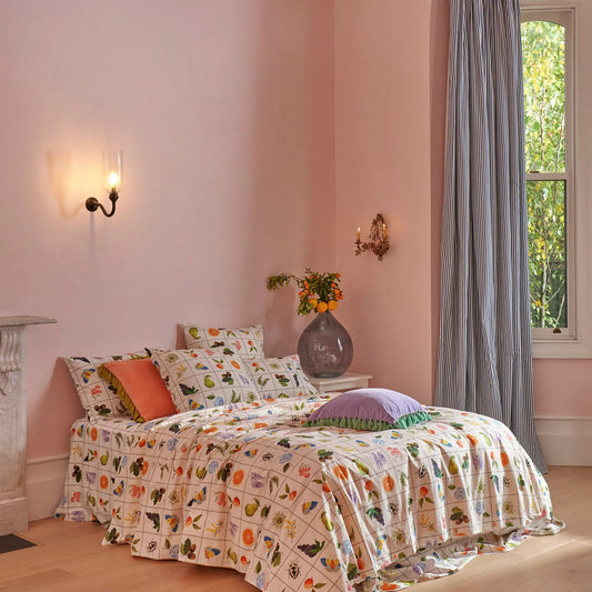 Coussin à pompons en velours rose citron