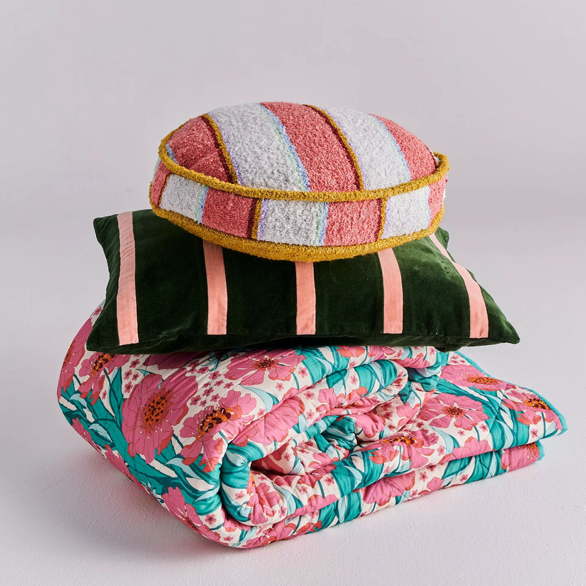 Coussin à pois bouclés à rayures eau de rose