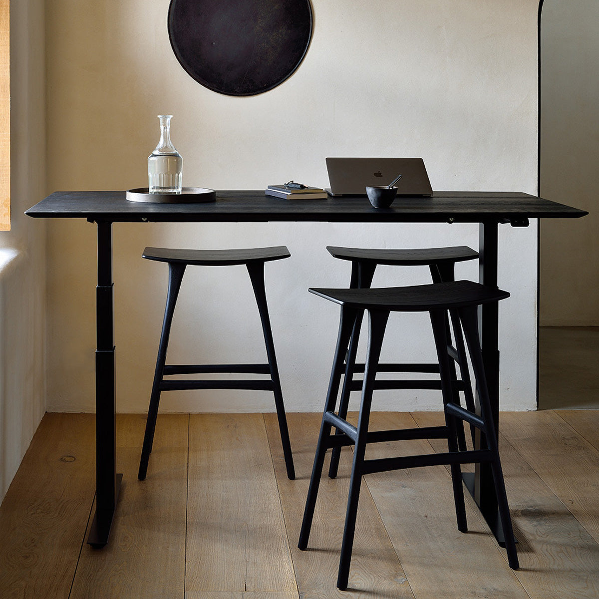 Bureau rectangulaire réglable Bok avec gestion des câbles (UE) (chêne noir, noir, 160 cm)