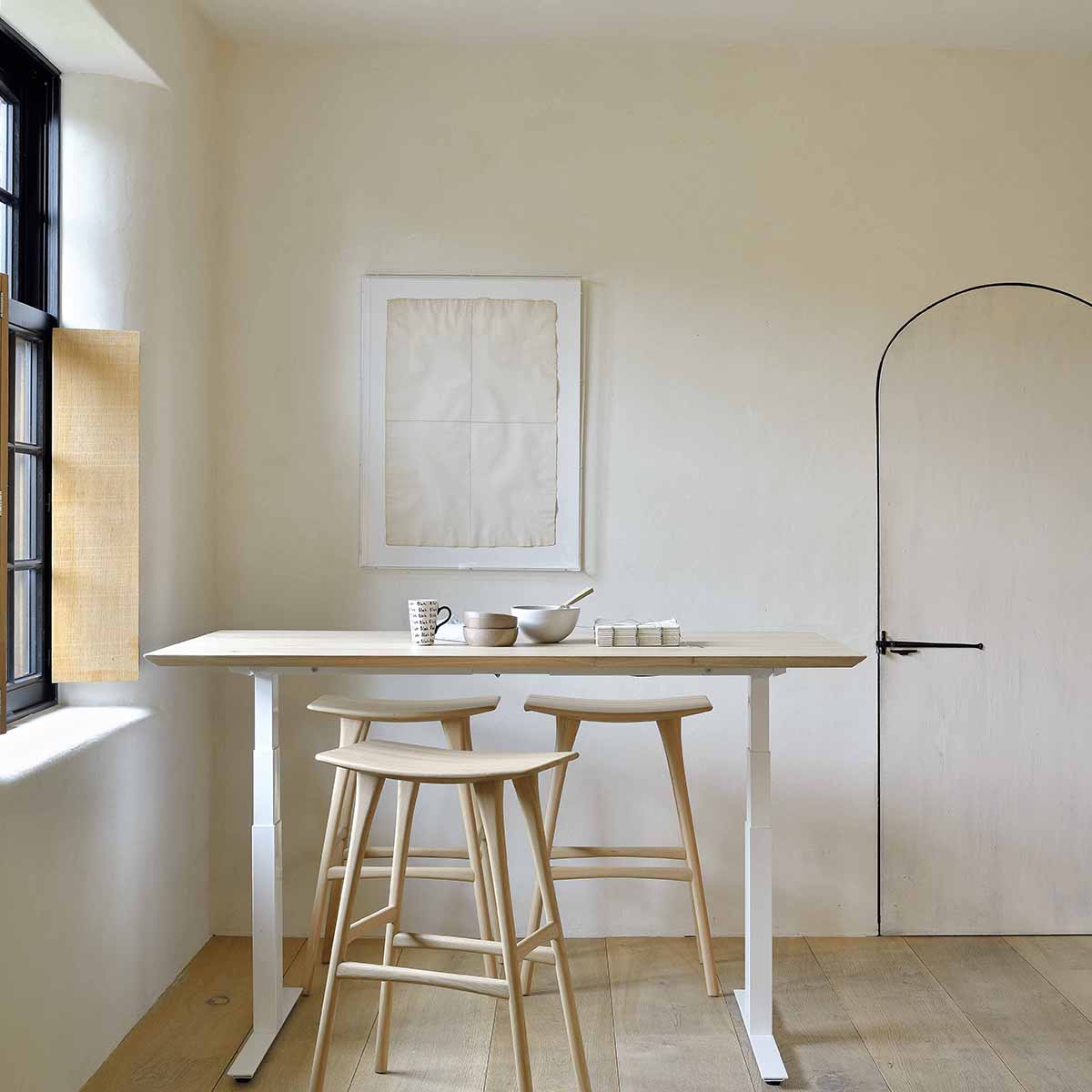 Bureau rectangulaire réglable Bok avec gestion des câbles (Royaume-Uni) (chêne, blanc, 140 cm)