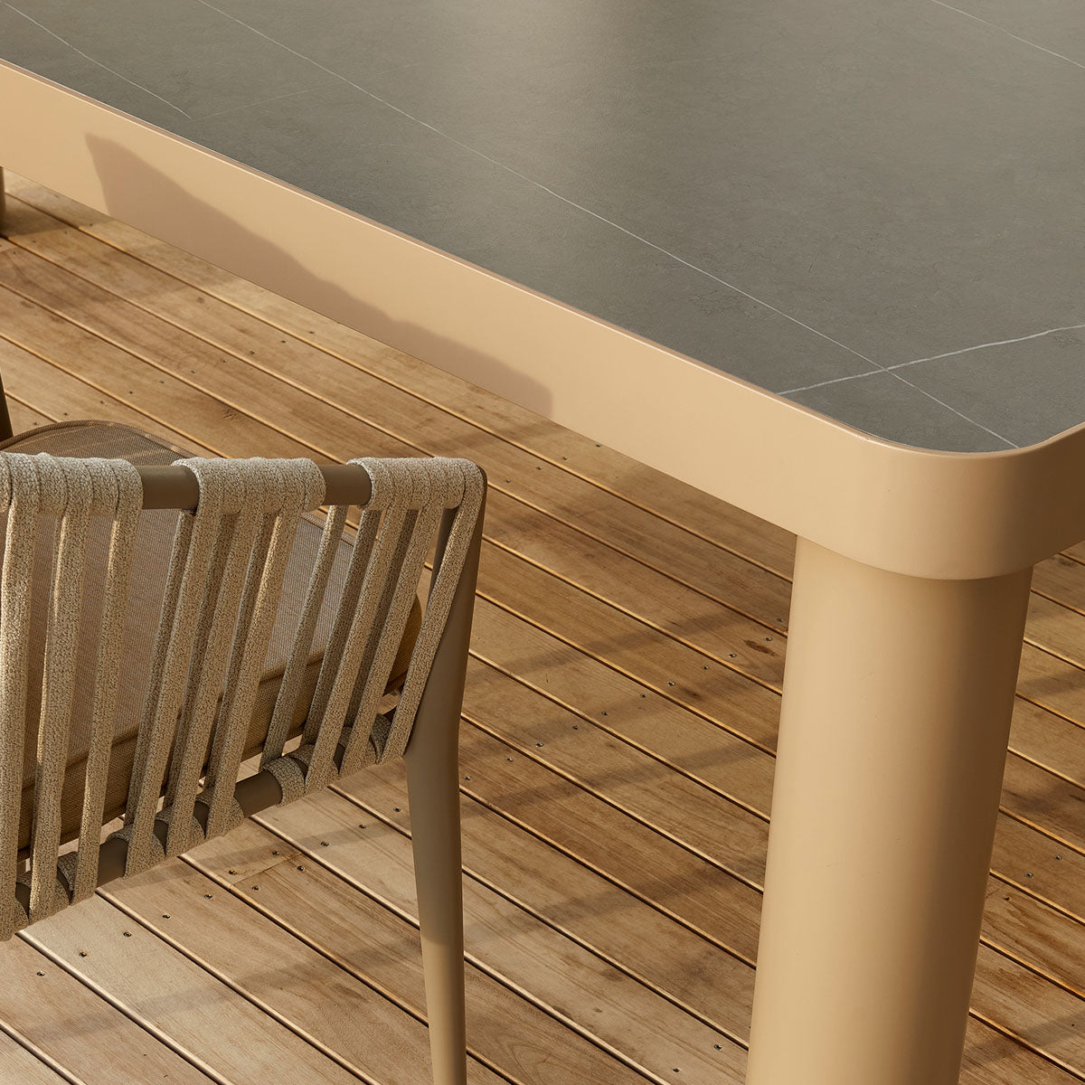 Table à manger d'extérieur en céramique Frankie