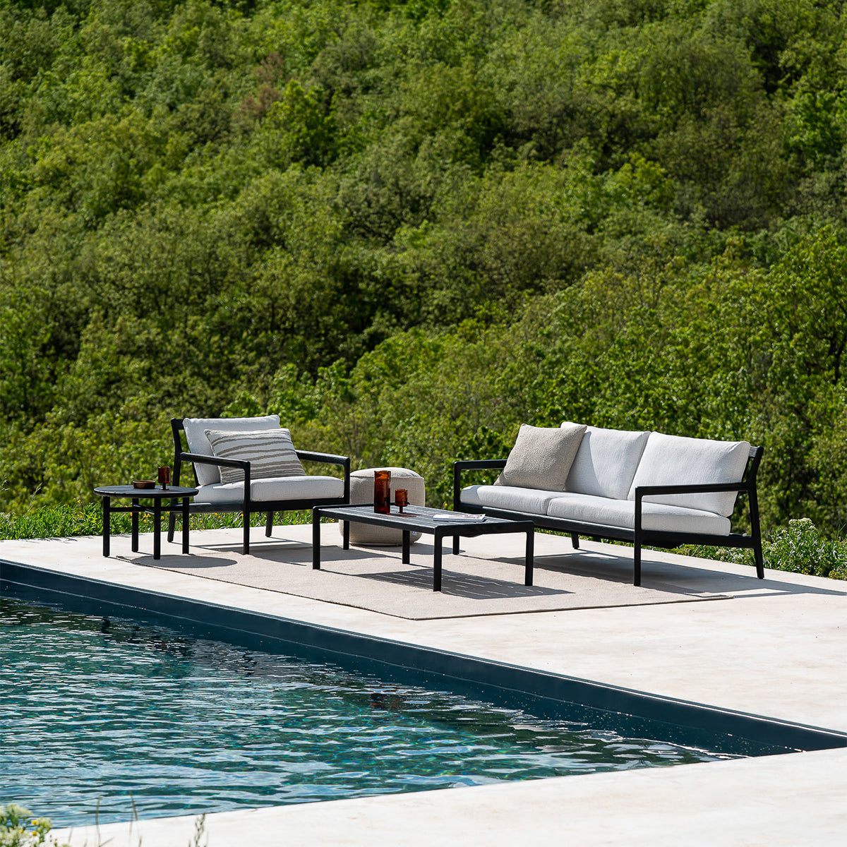 Chaise longue d'extérieur en tissu Jack (noir teck, blanc cassé)