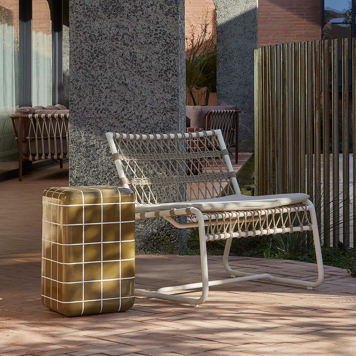 Table d'appoint en carreaux de Séville