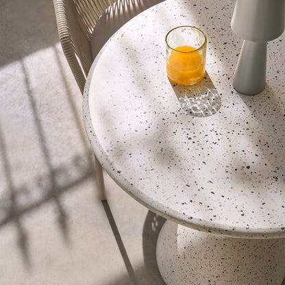 Table à manger d'extérieur ronde Saura (blanche, 70 cm)